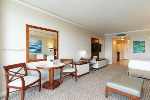Condo in Sunny Isles Beach, Florida  № 1345293 - photo 13
