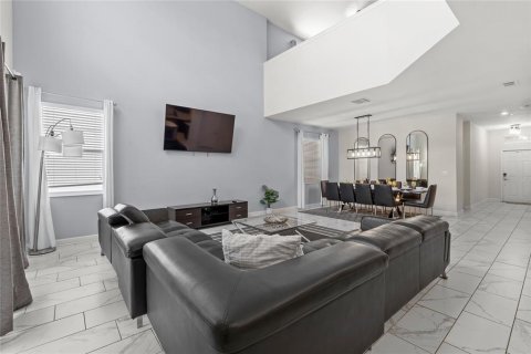 House in Davenport, Florida 5 bedrooms, 286.23 sq.m. № 2237488 - photo 9