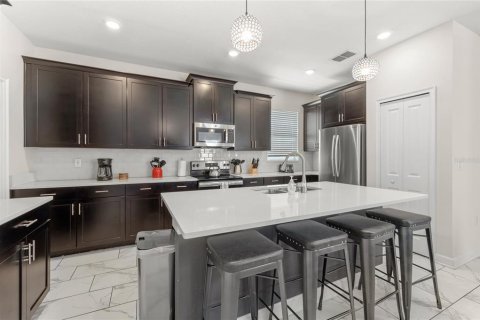 House in Davenport, Florida 5 bedrooms, 286.23 sq.m. № 2237488 - photo 11