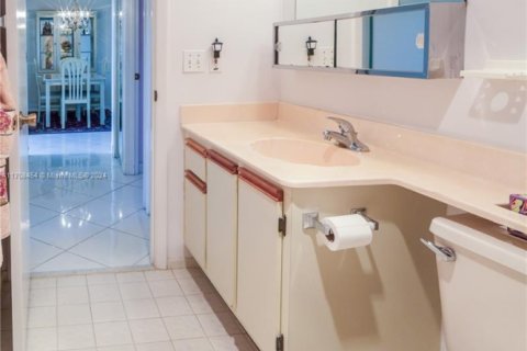 Condo in Dania Beach, Florida, 2 bedrooms  № 1764695 - photo 25