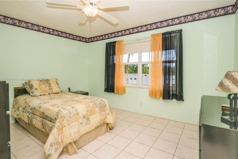 Condo in Dania Beach, Florida, 2 bedrooms  № 1764695 - photo 18