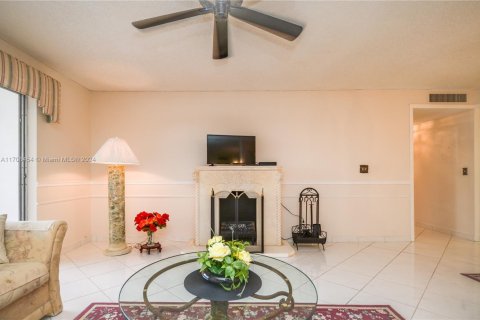 Condo in Dania Beach, Florida, 2 bedrooms  № 1764695 - photo 11