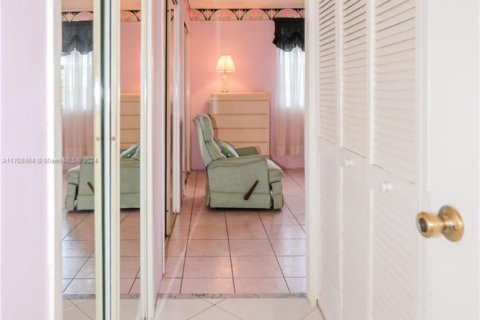Condo in Dania Beach, Florida, 2 bedrooms  № 1764695 - photo 27
