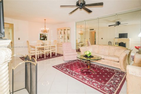 Condo in Dania Beach, Florida, 2 bedrooms  № 1764695 - photo 14