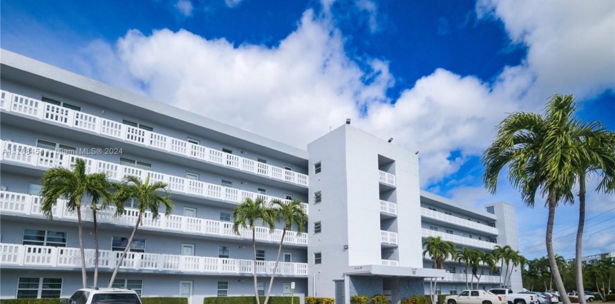 Condo in Dania Beach, Florida, 2 bedrooms  № 1764695
