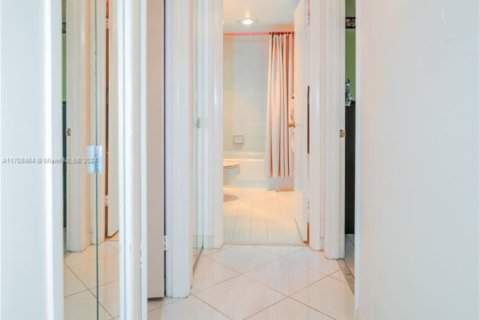 Condo in Dania Beach, Florida, 2 bedrooms  № 1764695 - photo 26