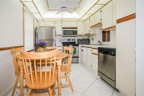 Condo in Dania Beach, Florida, 2 bedrooms  № 1764695 - photo 5