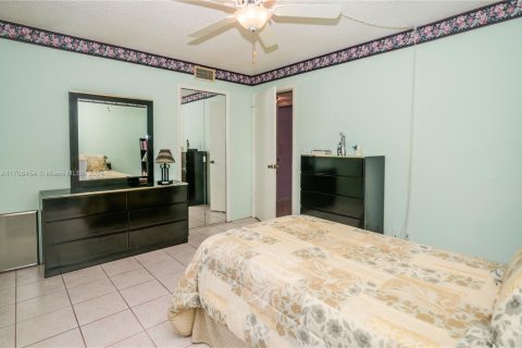 Condo in Dania Beach, Florida, 2 bedrooms  № 1764695 - photo 20