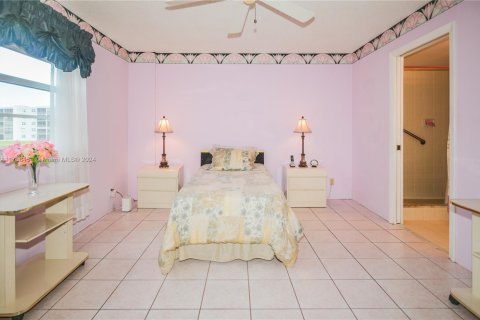 Condo in Dania Beach, Florida, 2 bedrooms  № 1764695 - photo 30