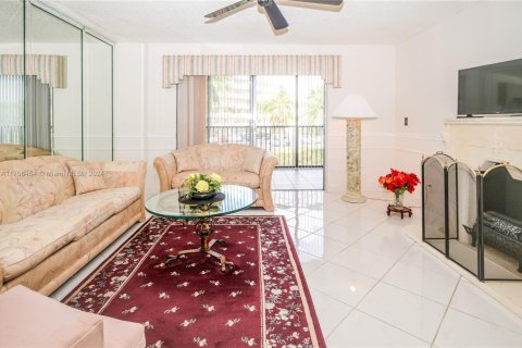 Condo in Dania Beach, Florida, 2 bedrooms  № 1764695 - photo 15