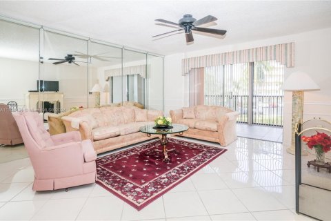 Condo in Dania Beach, Florida, 2 bedrooms  № 1764695 - photo 16