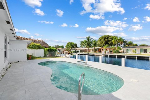 House in Fort Lauderdale, Florida 3 bedrooms, 209.4 sq.m. № 2002946 - photo 27