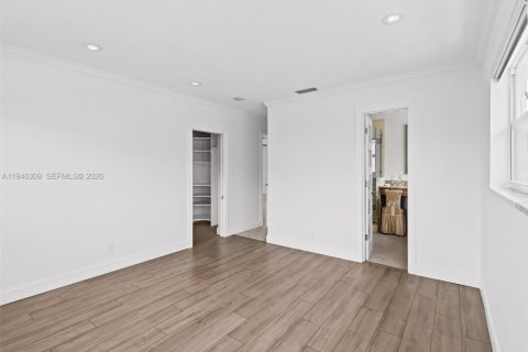 House in Fort Lauderdale, Florida 3 bedrooms, 209.4 sq.m. № 2002946 - photo 16
