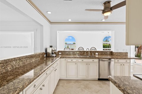 House in Fort Lauderdale, Florida 3 bedrooms, 209.4 sq.m. № 2002946 - photo 12