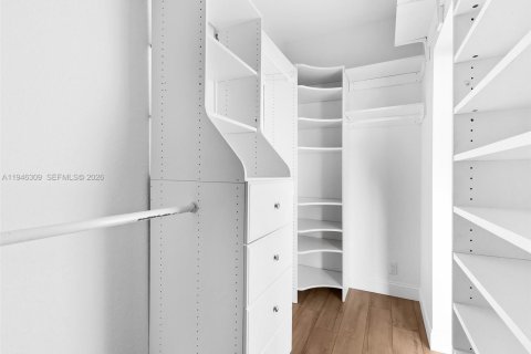 House in Fort Lauderdale, Florida 3 bedrooms, 209.4 sq.m. № 2002946 - photo 17