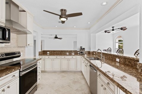 House in Fort Lauderdale, Florida 3 bedrooms, 209.4 sq.m. № 2002946 - photo 11