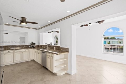 House in Fort Lauderdale, Florida 3 bedrooms, 209.4 sq.m. № 2002946 - photo 13