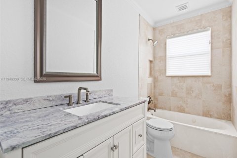 House in Fort Lauderdale, Florida 3 bedrooms, 209.4 sq.m. № 2002946 - photo 23