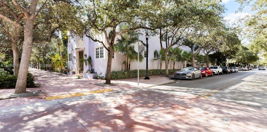 Studio à Condo à Miami Beach, Floride  № 2045573
