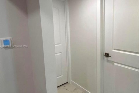 Immobilier commercial à vendre à Hollywood, Floride: 155.24 m2 № 2170280 - photo 8