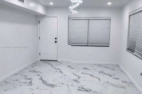 Immobilier commercial à vendre à Hollywood, Floride: 155.24 m2 № 2170280 - photo 9