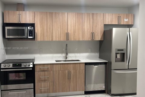 Immobilier commercial à vendre à Hollywood, Floride: 155.24 m2 № 2170280 - photo 2