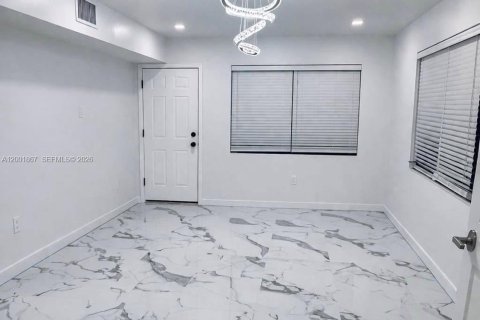 Immobilier commercial à Hollywood, Floride 155.24 m2 № 2170280