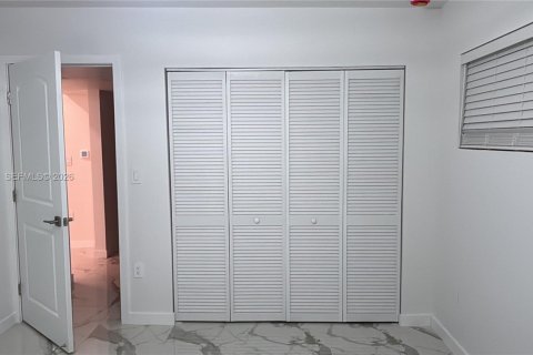 Immobilier commercial à vendre à Hollywood, Floride: 155.24 m2 № 2170280 - photo 6
