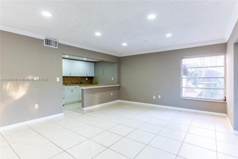 Copropriété à louer à Hialeah, Floride: 1 chambre, 75.25 m2 № 1927495 - photo 4