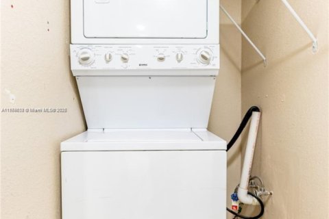 Copropriété à louer à Hialeah, Floride: 1 chambre, 75.25 m2 № 1927495 - photo 10