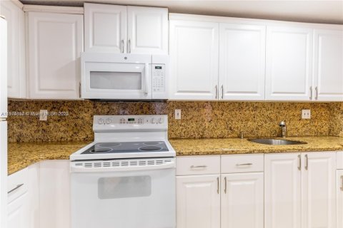 Copropriété à louer à Hialeah, Floride: 1 chambre, 75.25 m2 № 1927495 - photo 7