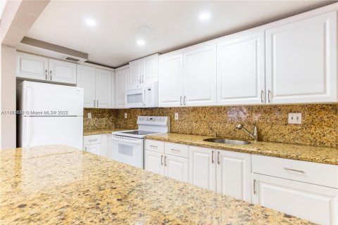 Copropriété à louer à Hialeah, Floride: 1 chambre, 75.25 m2 № 1927495 - photo 6