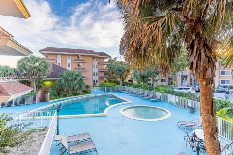 Copropriété à louer à Hialeah, Floride: 1 chambre, 75.25 m2 № 1927495 - photo 13