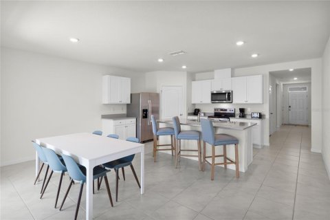 House in Winter Haven, Florida 4 bedrooms, 174.84 sq.m. № 2266760 - photo 4