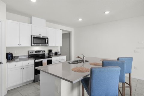 House in Winter Haven, Florida 4 bedrooms, 174.84 sq.m. № 2266760 - photo 5