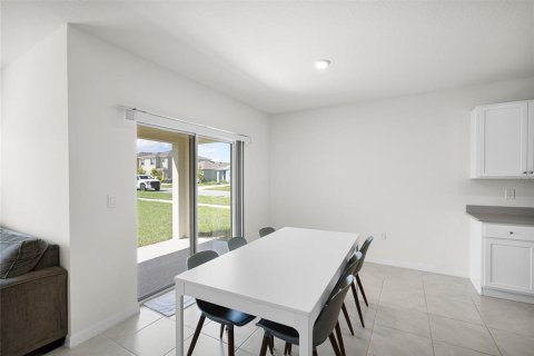 House in Winter Haven, Florida 4 bedrooms, 174.84 sq.m. № 2266760 - photo 7