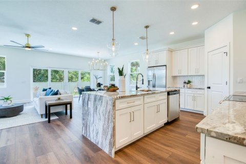 House in Palm Harbor, Florida 4 bedrooms, 185.8 sq.m. № 1782980 - photo 15
