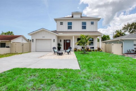 House in Palm Harbor, Florida 4 bedrooms, 185.8 sq.m. № 1782980 - photo 1