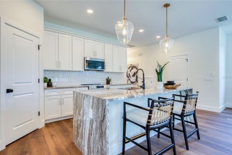 House in Palm Harbor, Florida 4 bedrooms, 185.8 sq.m. № 1782980 - photo 18