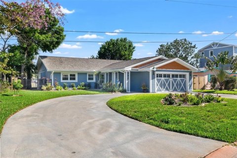Casa en venta en Saint Petersburg, Florida, 3 dormitorios, 191.19 m2 № 2152025 - foto 2
