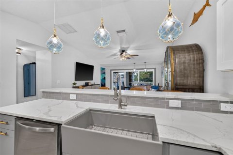 Casa en venta en Saint Petersburg, Florida, 3 dormitorios, 191.19 m2 № 2152025 - foto 11