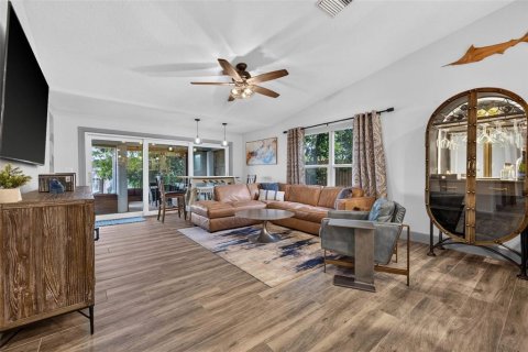 Casa en venta en Saint Petersburg, Florida, 3 dormitorios, 191.19 m2 № 2152025 - foto 13