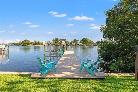 Villa ou maison à Saint Petersburg, Floride 3 chambres, 191.19 m2 № 2152025