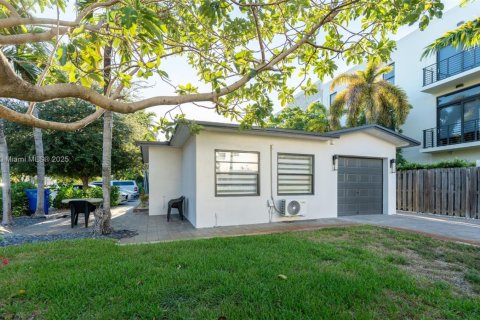 Commercial property in Fort Lauderdale, Florida 213.21 sq.m. № 1890684 - photo 26
