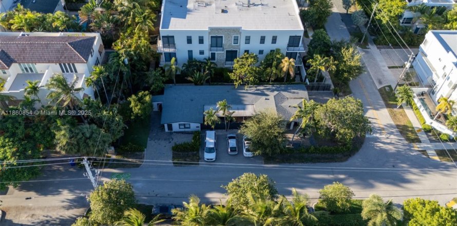 Commercial property in Fort Lauderdale, Florida 213.21 sq.m. № 1890684