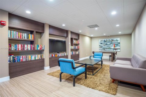 Condo in Aventura, Florida, 2 bedrooms  № 2010292 - photo 22