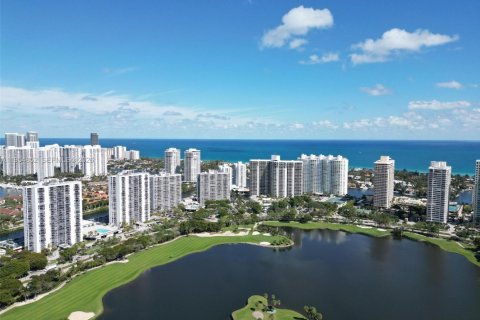 Condo in Aventura, Florida, 2 bedrooms  № 2010292 - photo 3