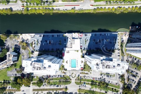 Condo in Aventura, Florida, 2 bedrooms  № 2010292 - photo 8