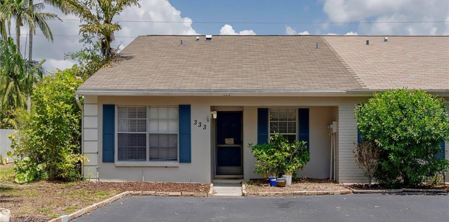 House in Safety Harbor, Florida 2 bedrooms, 94.11 sq.m. № 1666347