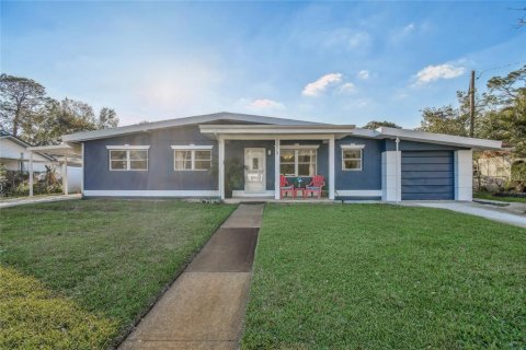 Casa en venta en Winter Park, Florida, 5 dormitorios, 211.07 m2 № 1510656 - foto 1